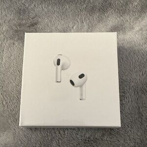 Apple AirPods in Classic White